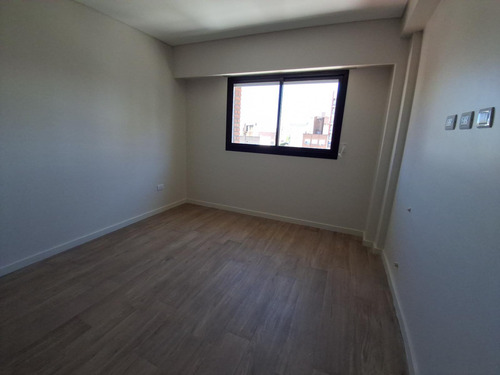 Venta De Departamento 3 Dormitorios Patio, Balcón Y Cochera