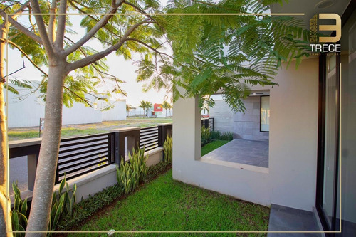 Extraordinaria Casa En Lomas Diamante Con Terraza Y Vista Al Mar