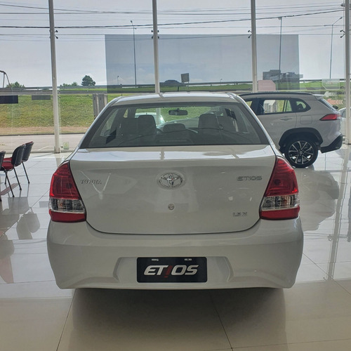 Imagen 3 de 15 de Toyota Etios 1.5 4p Xls Pack 4at 2023