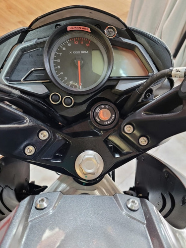 Imagen 17 de 20 de Bajaj Rouser 200 Ns Dunlop 0km