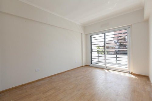 Imagen 4 de 10 de Departamento 3 Ambientes En Caseros