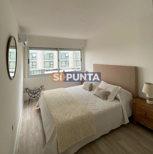 Imagen 10 de 19 de Moderno Apartamento De 2 Dormitorios En Alquiler Frente Al Mar