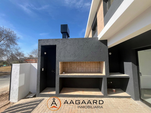 Lomas De Manantiales - Hermoso Duplex De 3 Dormitorios 3 Baños A Estrenar
