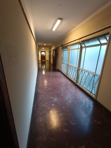 Zabala Y Piedras Oficina 65m2 Con Kitchenette Y Baño.