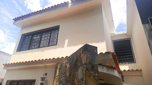 Se Vende Bella Casa En Santa Mónica Mls 25-19956