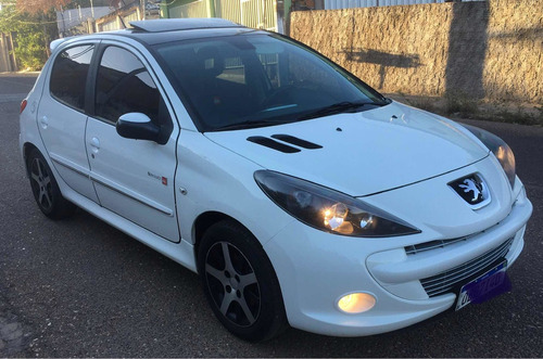 Imagem 2 de 14 de Peugeot 207 2013 1.6 16v Quiksilver Flex 5p