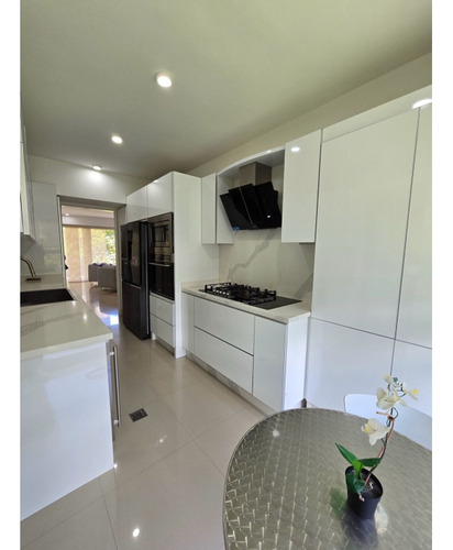 Apartamento En Venta 165 M2 - Urb. Country Club