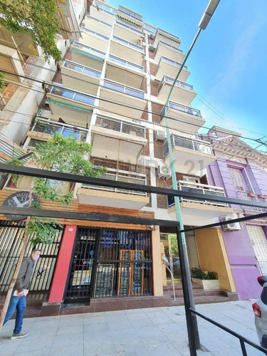 Imagen 1 de 14 de En Venta Departamento De 2 Ambientes Con Balcón Terraza En Flores.
