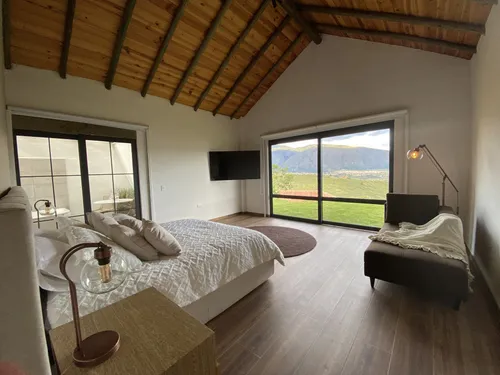 Casa En Venta En Alto De Los Migueles. Cod V1106