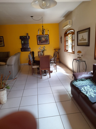 Casa Ampla Costa Verde. Com 220mts2, 3qtos,