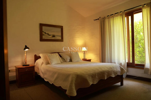 En Alquiler Y Venta! Casa De 3 Dormitorios, Barrio Pinares