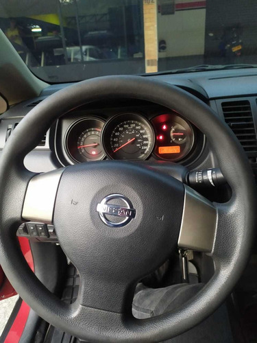 Imagen 8 de 12 de Nissan Tiida 2014 1.8 Miio