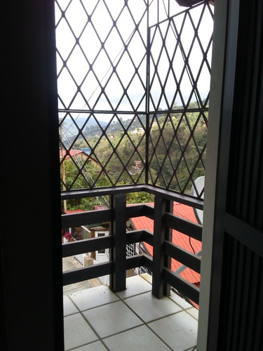 Imagen 5 de 8 de Apartamento En La Colonia Tovar (casco Central)
