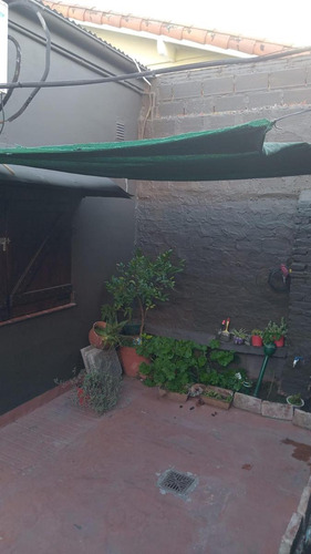 Casa En Venta - 2 Dormitorios 2 Baños - Local - 334mts2 - Burzaco