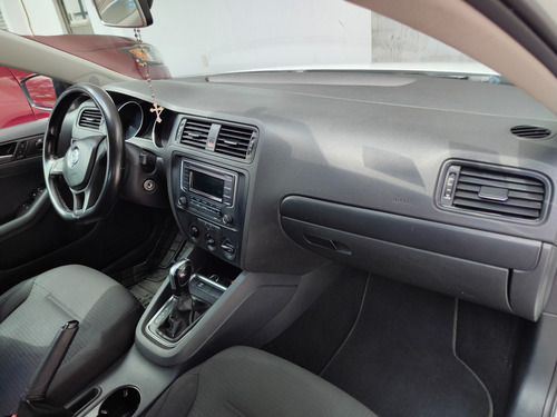 Volkswagen Jetta 2.0 Live At