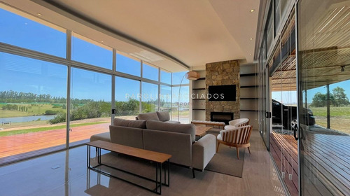 Imagen 8 de 30 de Venta De Espectacular Casa De 4 Dormitorios En Pueblo Mio