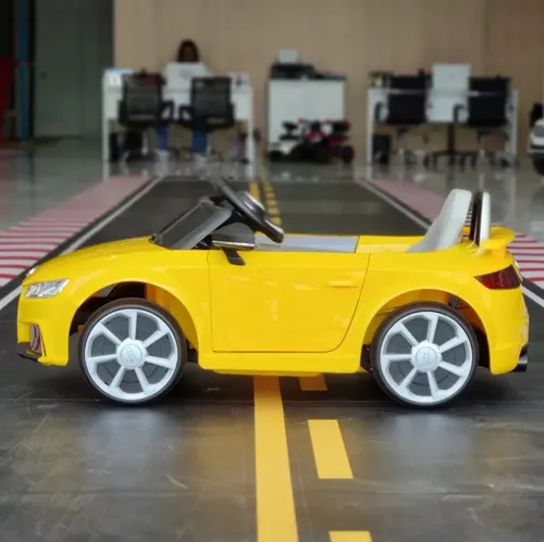 Carro Elétrico Infantil Audi R8 6 V com Controle Remoto Amarelo