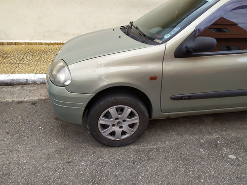 Renault Clio Sedan 1.0 16v Rn 4p 2001