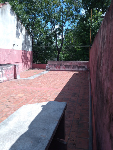 Casa En Venta En Banfield 2 Dormitorios Y Terraza Grande