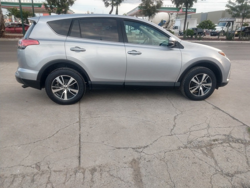 Imagen 6 de 15 de Toyota Rav4 2017 2.5 Xle 4wd At
