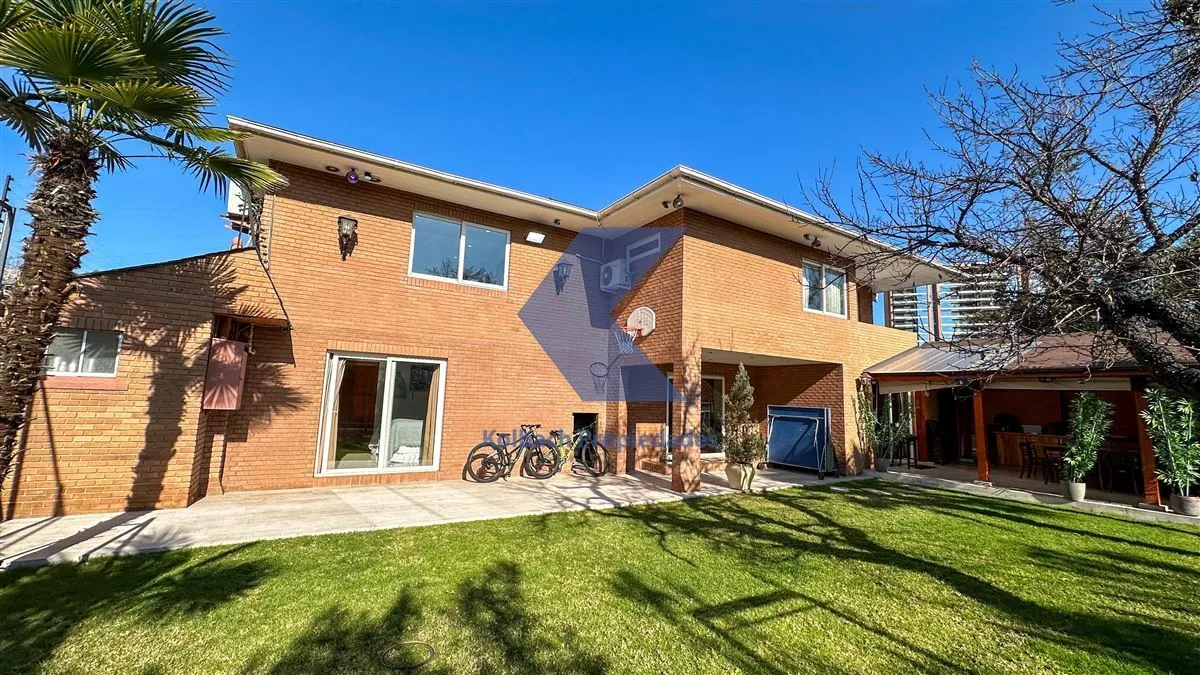 Imagen 3 de 30 de Casa En Venta De 7 Dorm. En Las Condes