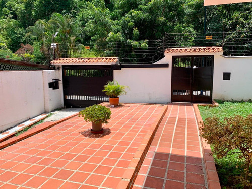 Imagen 2 de 7 de Agradable Qta. En Venta En Urb. Prados Del Este.