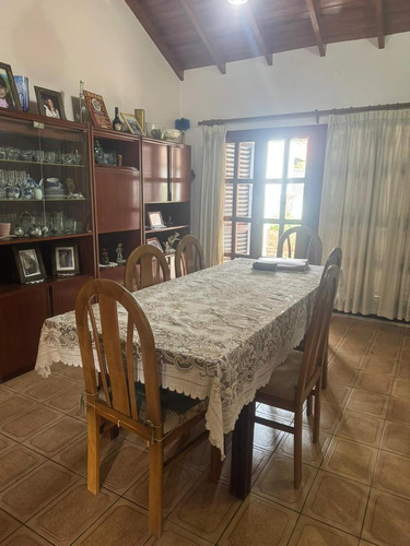 Hermoso Chalet En 2 Plantas En Banfield Oeste