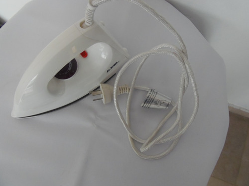 Plancha Seca Axel Ax-pl1200 Base De Acero Inoxidable Blanco Blanco (Usado)