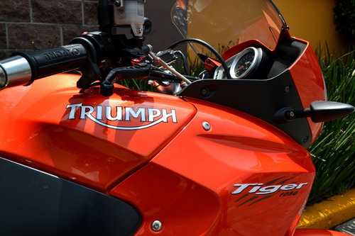 Imagen 5 de 15 de Flamante Triumph Tiger 1050 Impecable Muy Llamativa