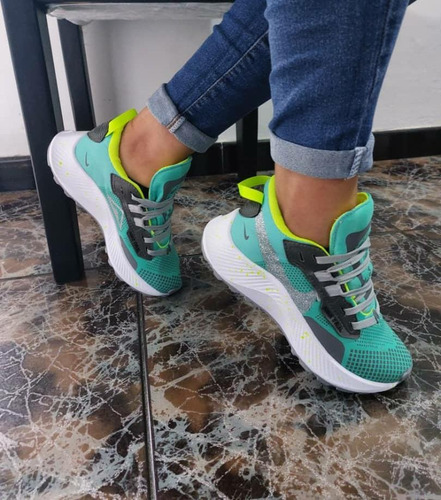 Zapatos De Plataformas Nike. Moda Colombiana 