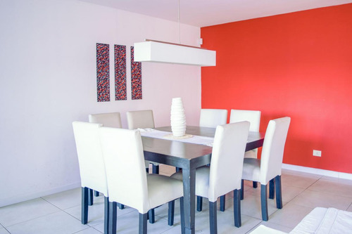 Venta - Casa En Block 7 Amb. Con Jardín Y Terraza En San Isidro, Gran Ubicación