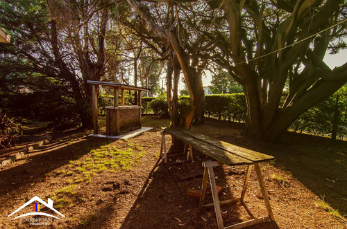Preciosa Casa Con Mucho Verde De 3 Dormitorios