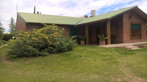 Casa Con Hermoso Parque Y Piscina, Cerca De Valle Grande, San Rafael.