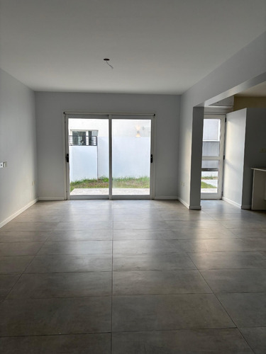 Duplex De 2 Dorms. En Alquiler