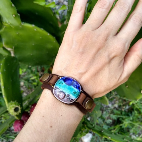 Imagen 2 de 6 de Pulsera Soda Mar Burbuja Cuero Vidrio