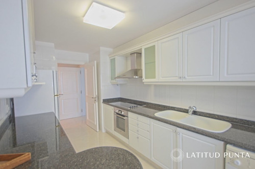 Imagen 10 de 30 de Apartamento En Le Jardin, 3 Suites Más Dependencia