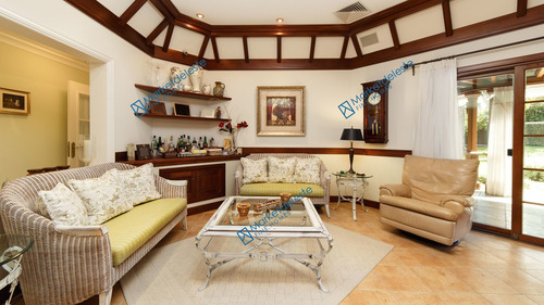 Tudor Style - Mansa