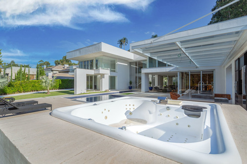 Casa À Venda Tamboré 01 - Moderna - Cnc1501