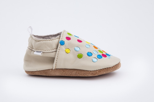 Imagen 2 de 9 de Suabs, Confetti Beige. Pantuflas De Piel Para Niña