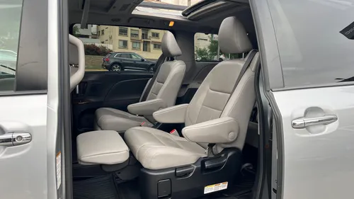 Toyota Sienna 3.5 Limited At