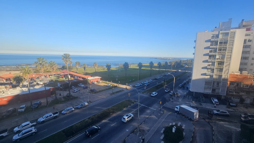 2 Dormitorios En Punta Carretas, Sobre Rambla