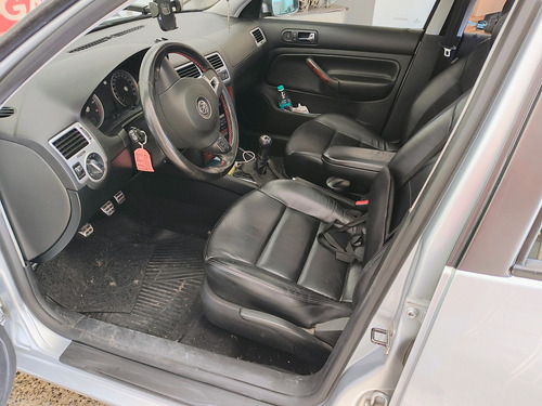 Volkswagen Bora 1.8 Highline T 180cv Cuero