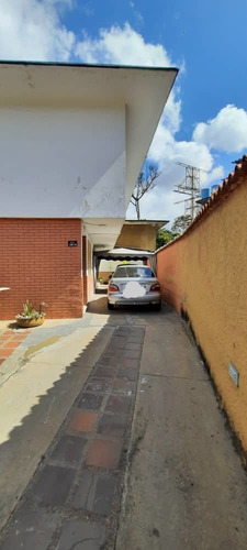 Imagen 2 de 10 de Vendo Casa 212m2 5h/3b/5p La California Sur 3820