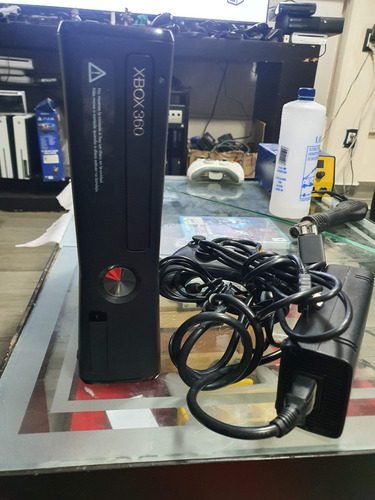 Xbox 360 Con Rgh3 250gbs Con Juegos Instalados Negro (Usado)