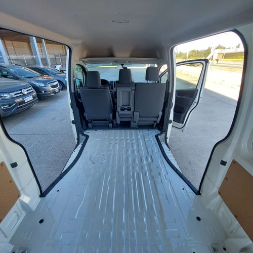Toyota Hiace 2.8 Tdi Furgón 6at L2h2 3a 5p