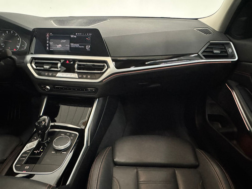 BMW Serie 3 2.0 330i Sport Line At