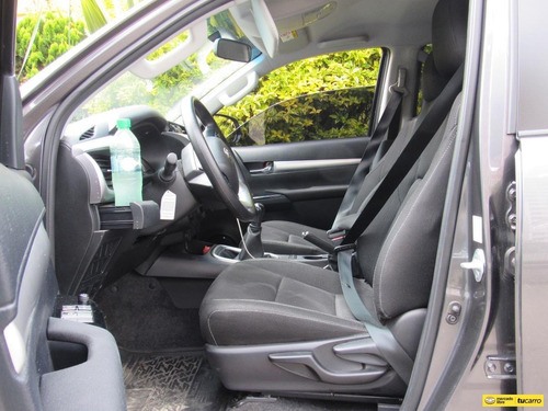Imagen 16 de 25 de Toyota Hilux 2.4