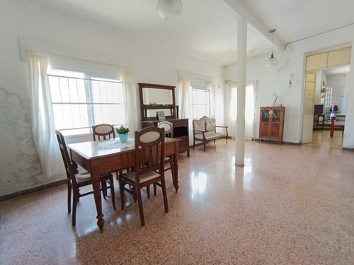 Casa Con Un Gran Terreno A Pasos Del Centro Para Remodelar
