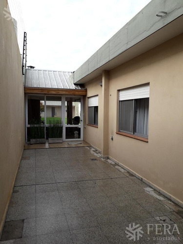 Imagen 4 de 23 de Venta De Casa 4 Ambientes En Bernal Con Cochera Y Fondo Libre (25629)