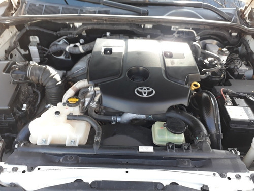 Imagen 9 de 12 de Toyota Hilux 2018 2.8 Cd Srx 177cv 4x4